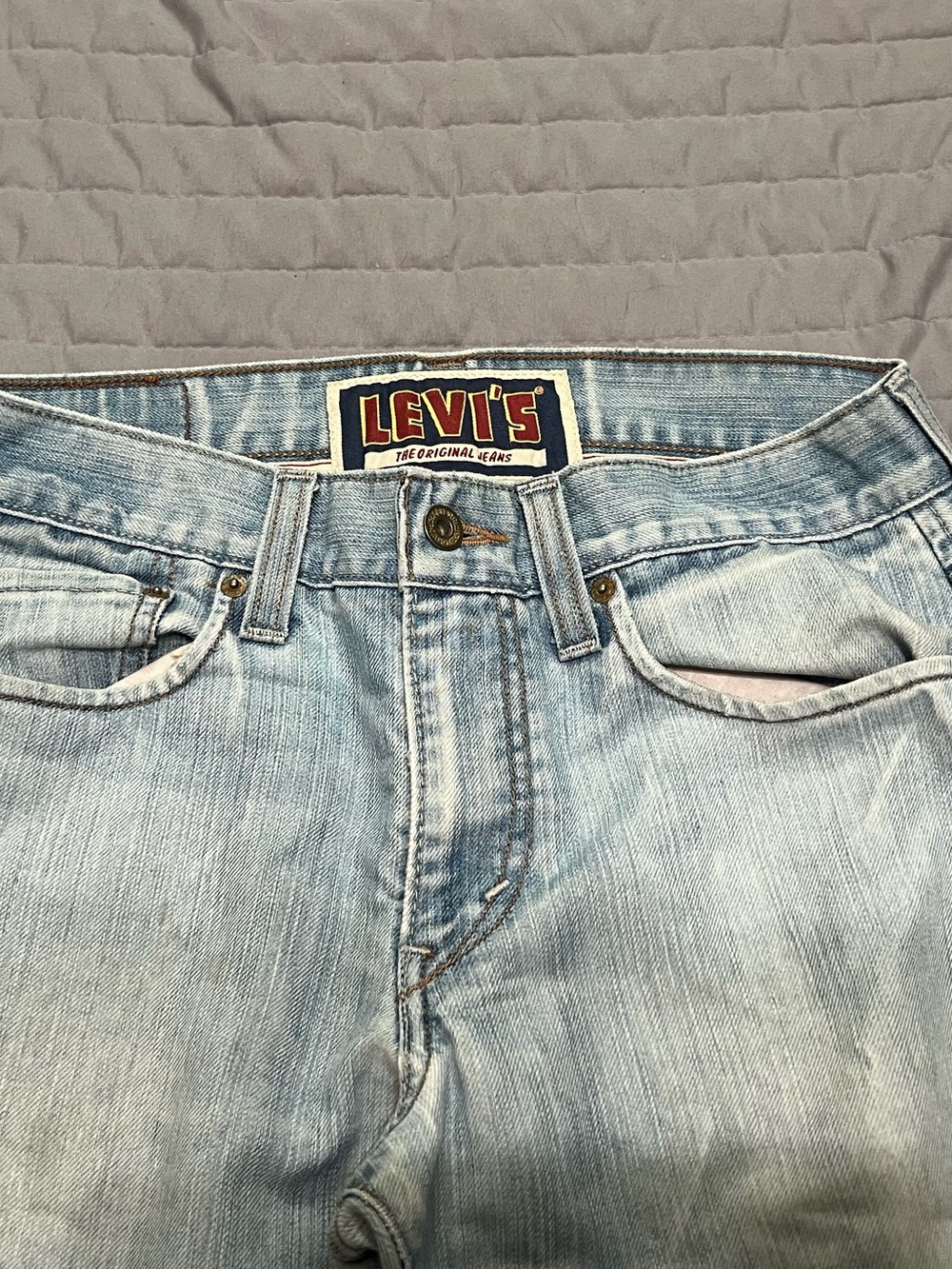 Levi's Men’s Light Wash Blue Relaxed Jeans